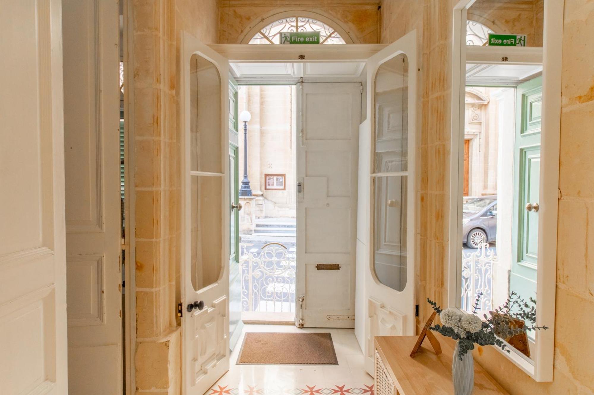 15 Main Gate Aparthotel Birgu Luaran gambar